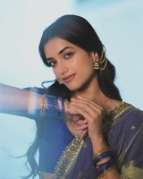 Bhagyashri Borse Stuns in Timeless Traditional Elegance
